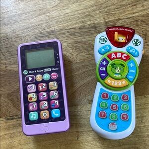 2 LeapFrog Learning Lights Remote and Purple Toy Phone